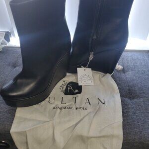 BLACK WEDGE BOOTS, Black Leather Boots, Wedge Heels with Side Zipper, Striped